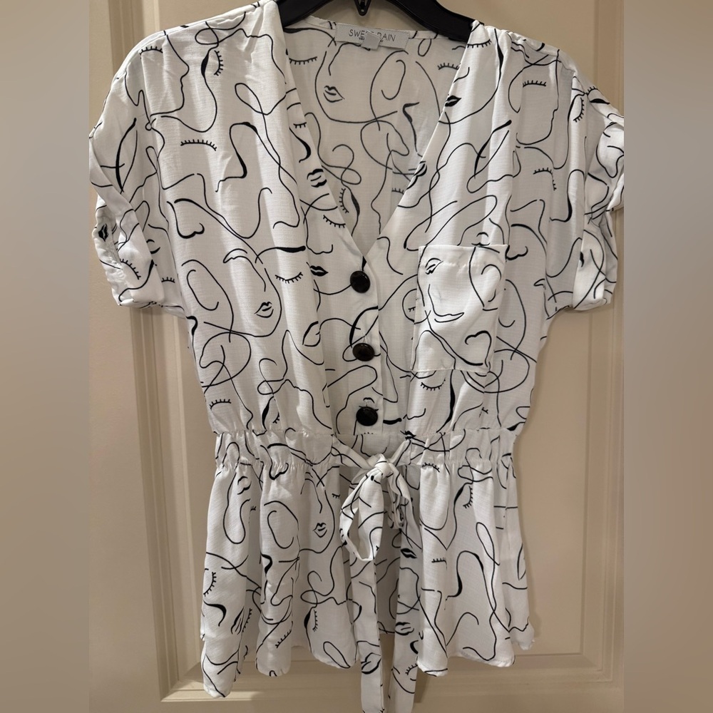 Sweet Rain White and Black Artistic Print Blouse